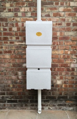 Prestige Wand Regenton Granietwit 100L (incl. Plastic Kraantje)